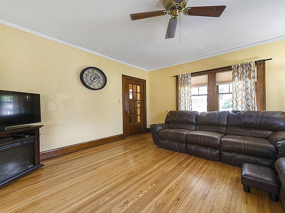 4th image of 716 N Chicago Ave