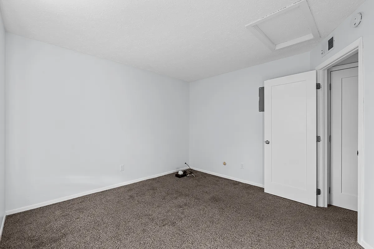 Building Photo - 3920 W 13th St #4