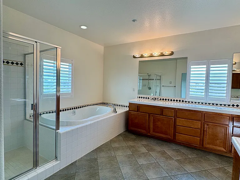 1331 Bayside Cir — Photo 73