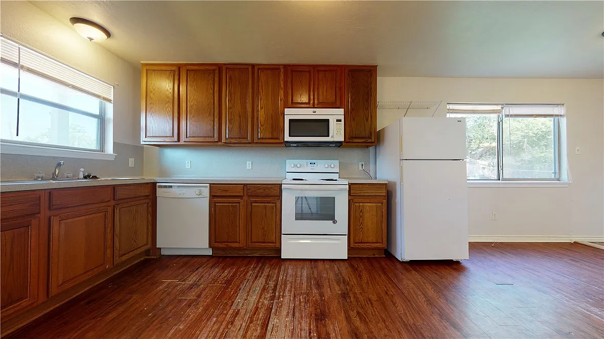 3 bed, 2.0 bath, 1680 sqft, $1,400 — Photo 4