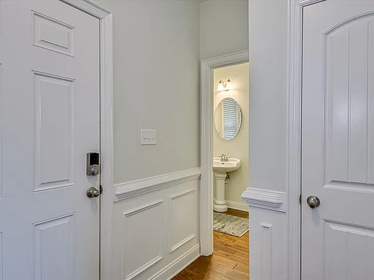 5564 Connor Dr — Photo 20