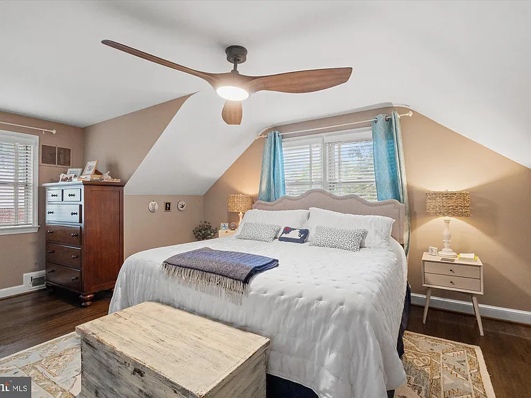 610 Crestwood Dr — Photo 24