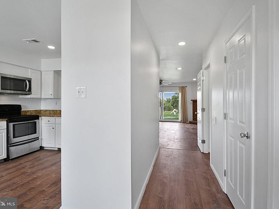 3rd image of 107 Conway Ct
