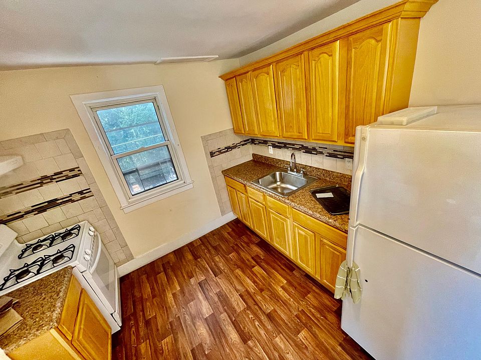 1st image of 588 N Barry Ave #3