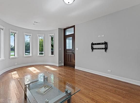 4th image of 2554 W Huron St #1A