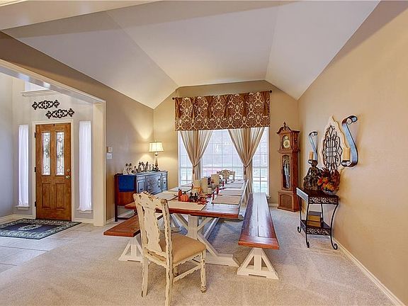 4th image of 2724 Crepe Myrtle Dr