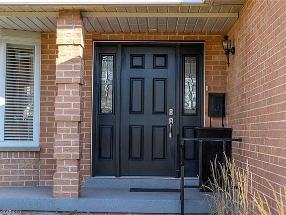 3rd image of 297 Mississaga St