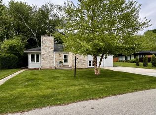 3620 S Elmwood Dr, Elmwood Park, WI 53405