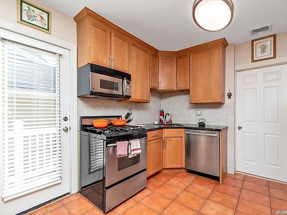5th image of 87 Mohawk Ave E