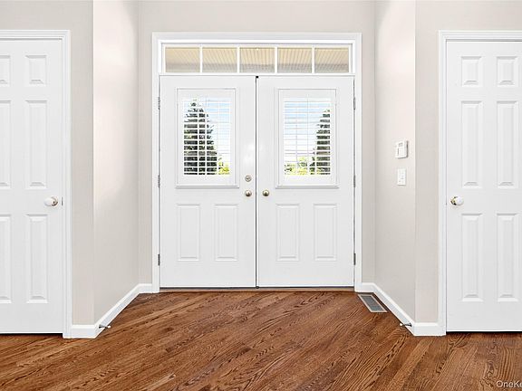 4th image of 12 Meadowview Lane
