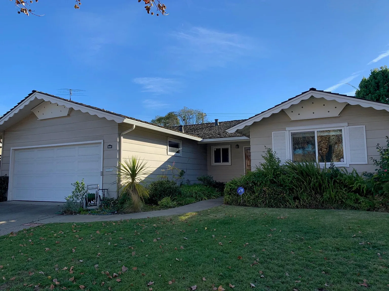 3 bed, 1555 sqft, $5,300 — Photo 1