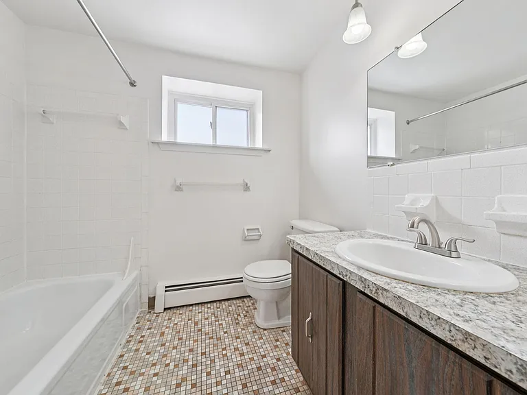 Losson Garden Apartments — Photo 8