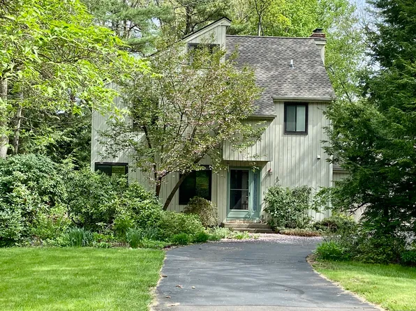 20 Fawnbrook Lane, Simsbury, CT 06070