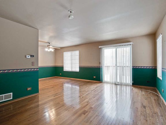 4th image of 224 Village Creek Dr