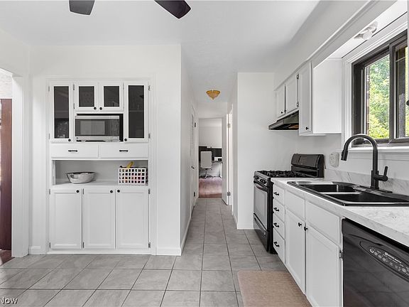5th image of 6295-6297 Saint Andrews Dr