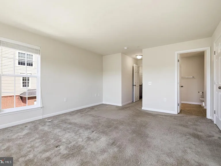 43487 Town Gate Sq — Photo 29