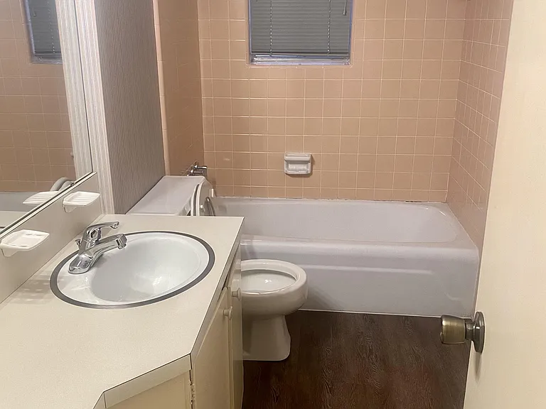 1504 Colorado St — Photo 10