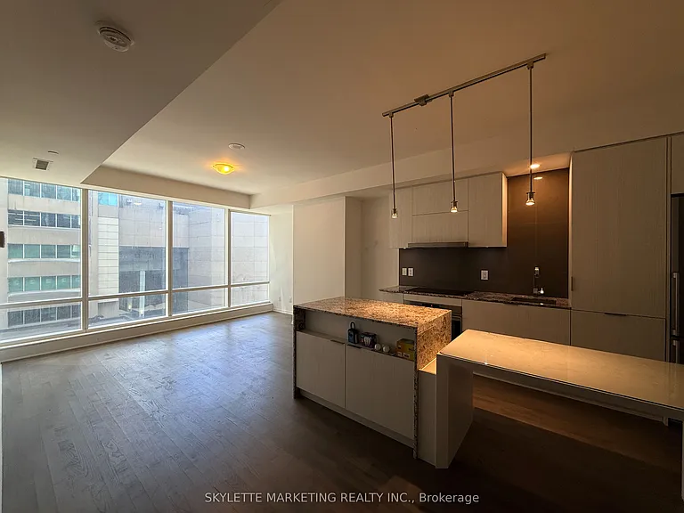 1 Bloor St E #422 — Photo 1