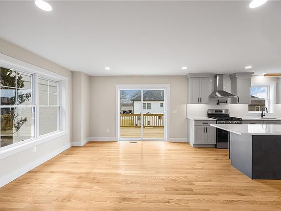 5th image of 89 Saint Agnes Ave