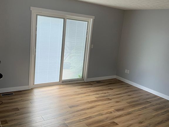 5th image of 173 E Willow Ct