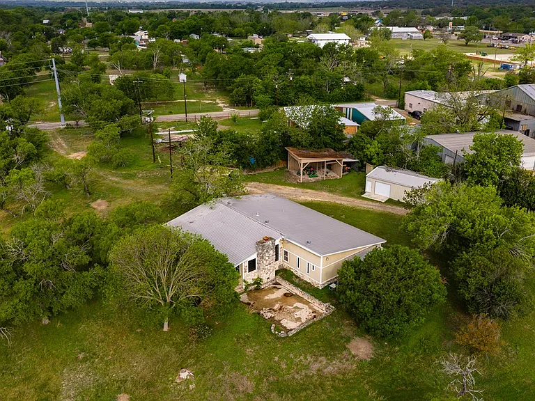 123 FM 480 — Photo 55