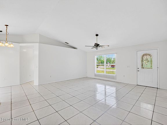 3rd image of 1706 Apache St NE