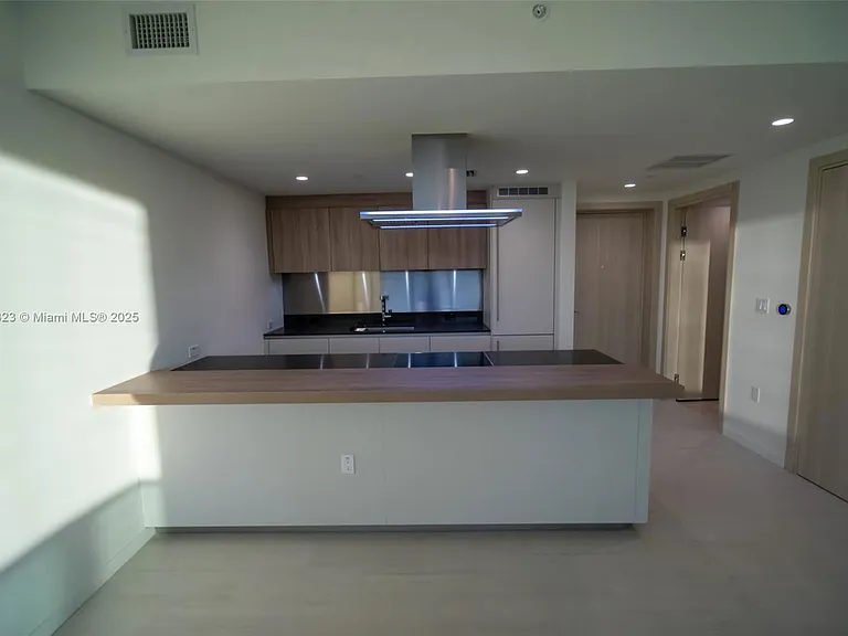 1000 Brickell Plz #2506 — Photo 5
