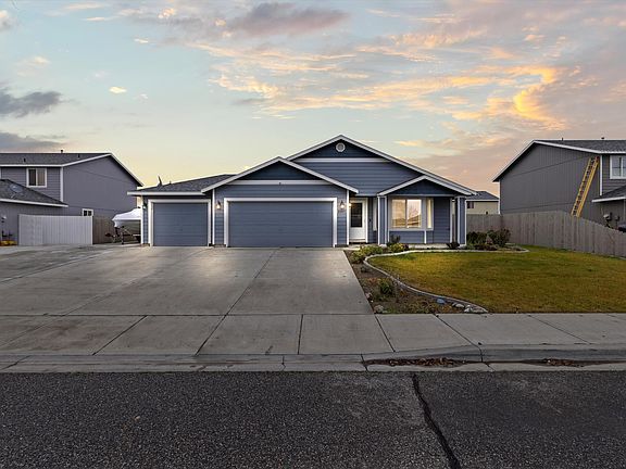 2nd image of 4207 Dartmoor Ln #L