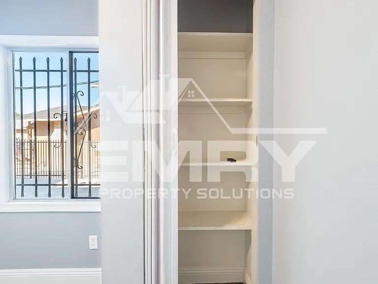 4302 S Hoover St — Photo 14