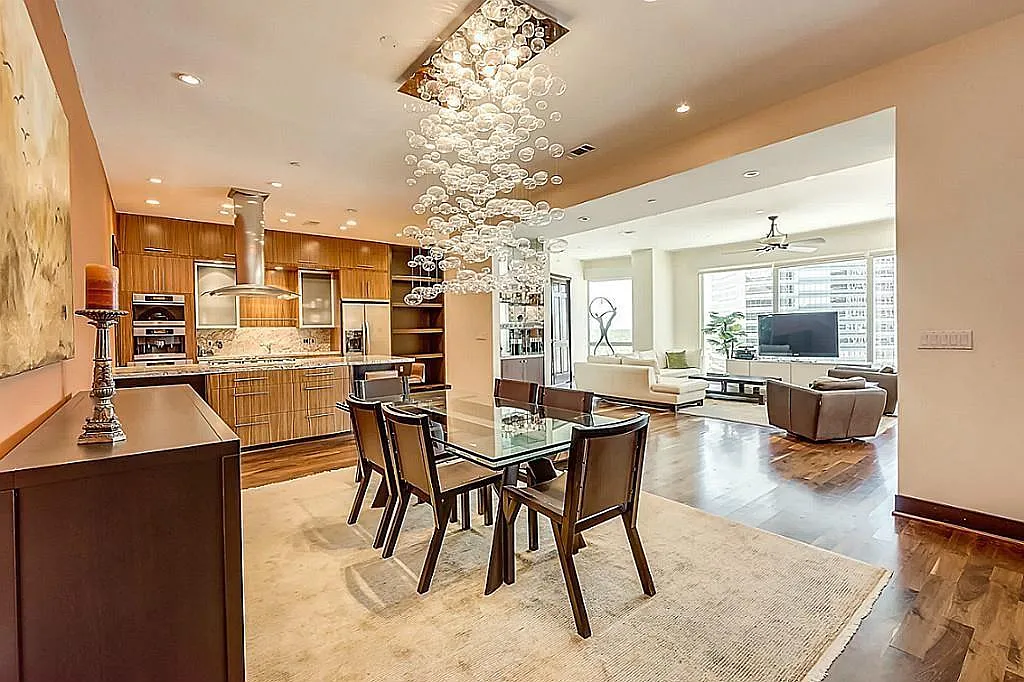 3 bed, 3.5 bath, 2987 sqft, $8,000 — Photo 1