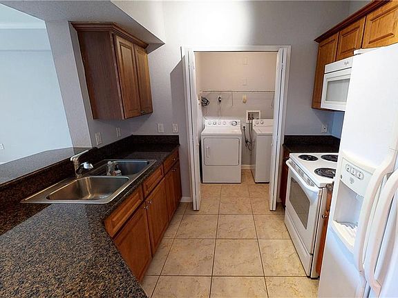 3rd image of 12980 Positano Cir APT 208