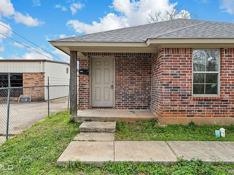 1719 Lakeshore Dr #B — Photo 2