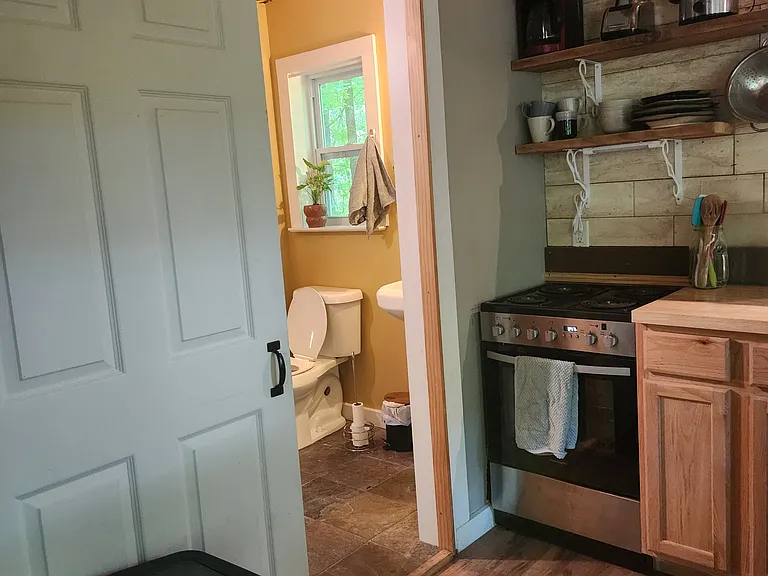 18 Cowan Ln — Photo 2