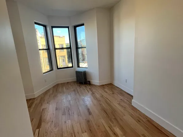 1035 Halsey Street image 9 of 15