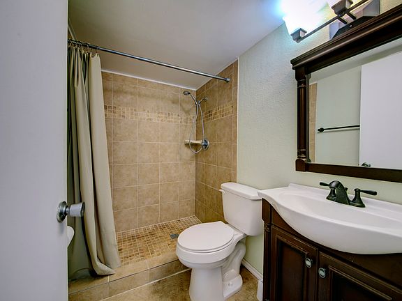 4th image of 504 Fillmore Ave APT A12