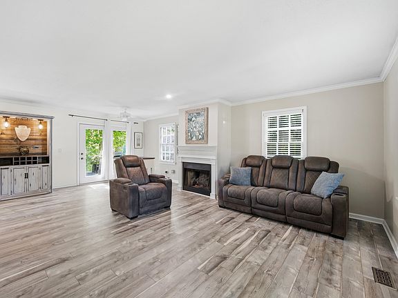 5th image of 1047 Hilton Point Rd
