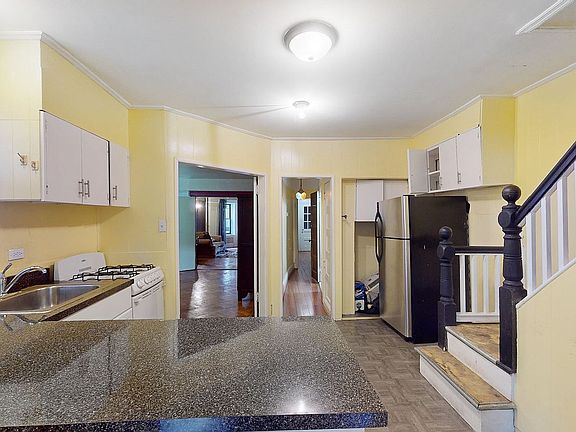 5th image of 594 Eastern Pkwy #Townhouse