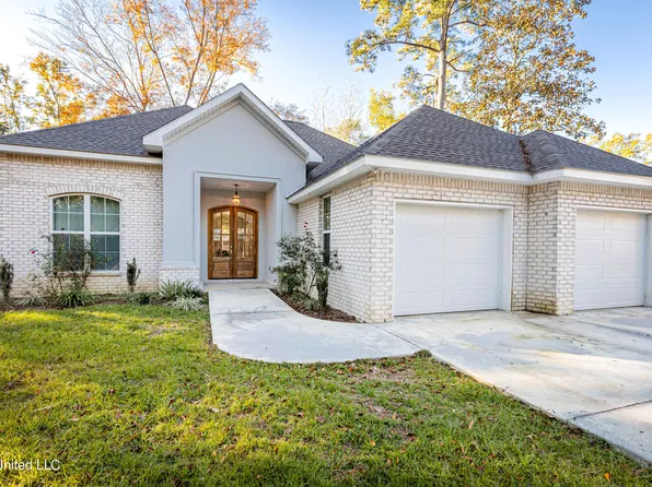 9317 Dogwood Ave, Ocean Springs, MS 39564