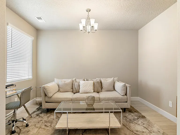 4453 Skyline Loop NE — Photo 4