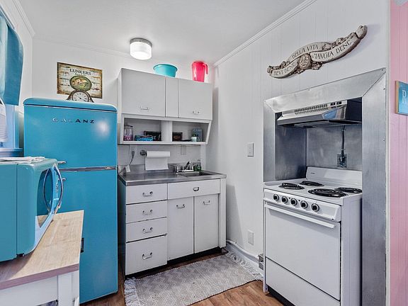 3rd image of 210 Aberina St APT H2
