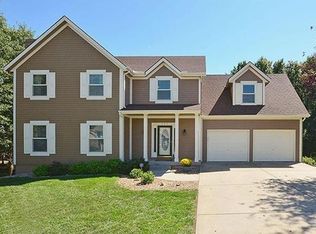 409 Lakeview Dr, Smithville, MO 64089