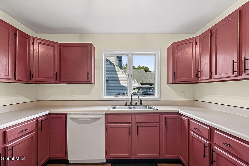 5th image of 49 Gilbert Street APT 2D