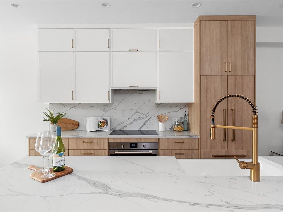 1st image of 820 Dunsmuir Rd #5