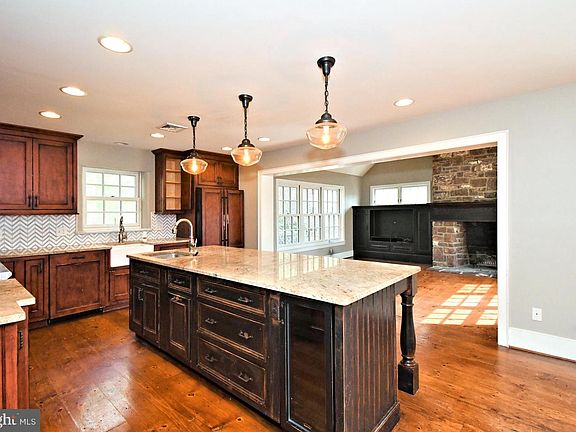 5th image of 673 Spring Mount Rd