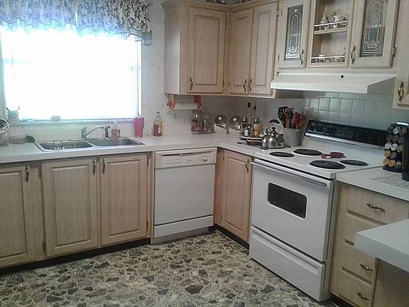 3rd image of 2828 NE 49th Ave #105
