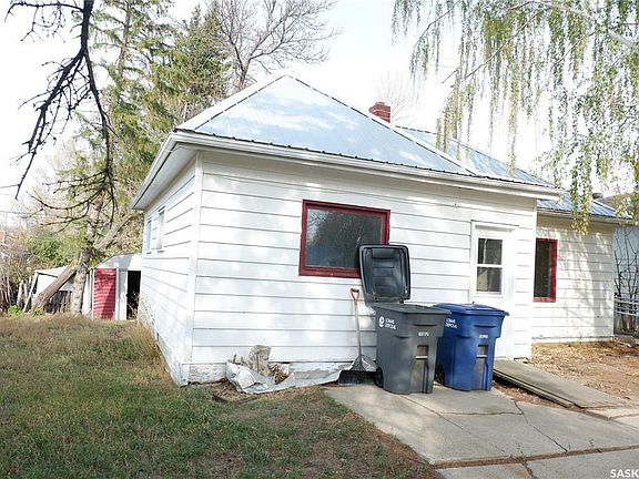 2nd image of 206 7th Ave W