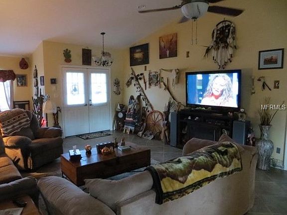 2nd image of 1082 Strasburg Dr