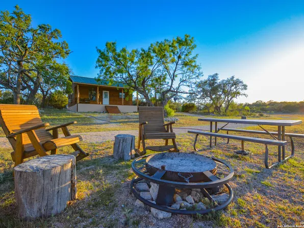 1190 Back Country Rd, Junction, TX 76849