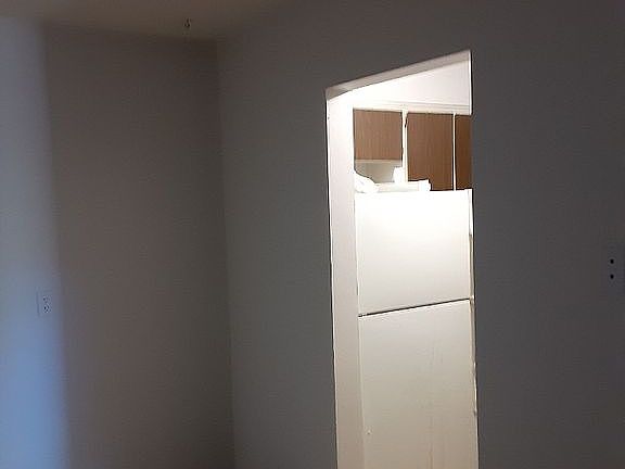 4th image of 432 East St