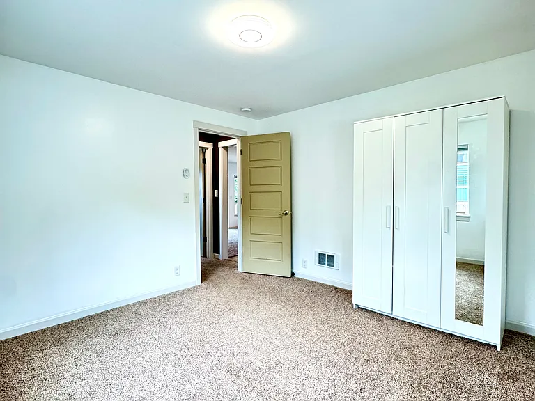 419 Cedar Ave S — Photo 18